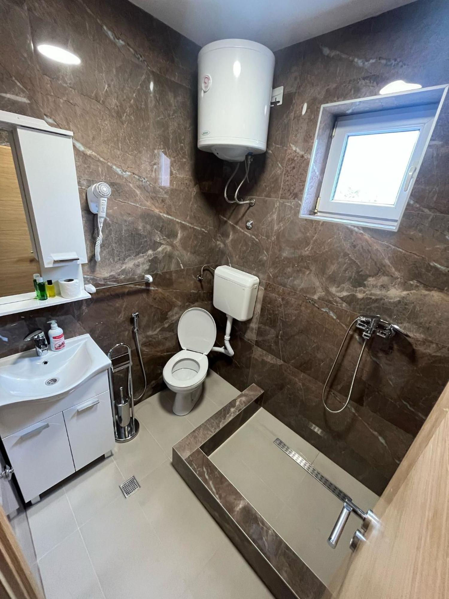 Motel Aura Мостар Екстериор снимка